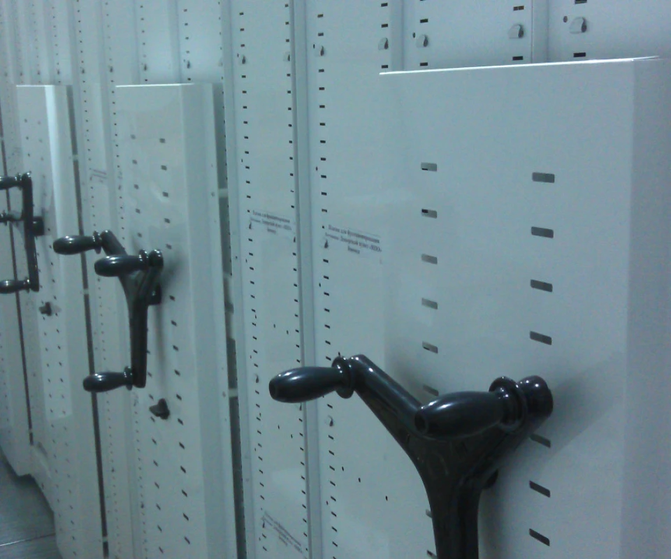 Оборудование морозильной камеры для хранения плазмы крови