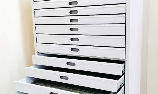 стеллаж и шкафы для икон в музее